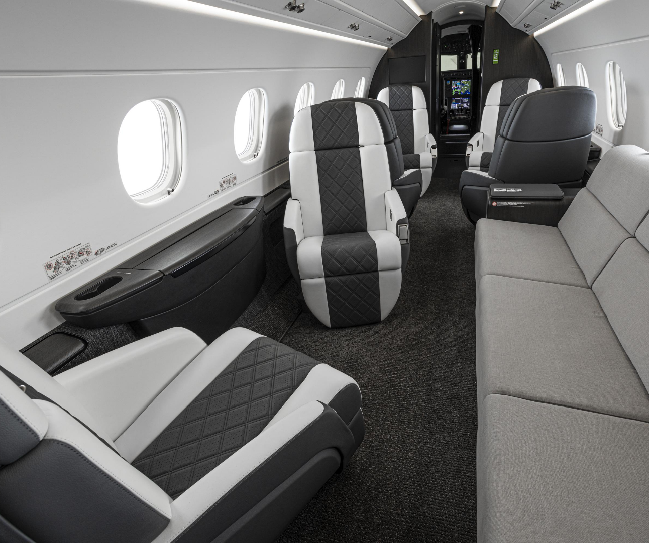 2016 Embraer Legacy 500_cabin_4