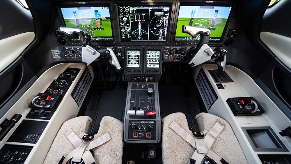 phenom-300e-cockpit-web-version